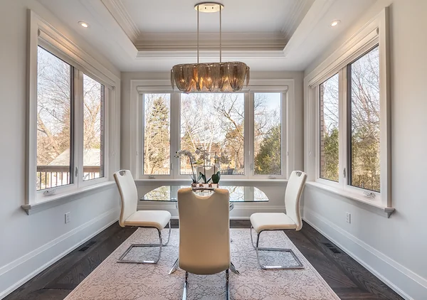 Bevdale Road: Breakfast table surrounded by windows