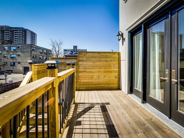 Joicey Boulevard 2: Timber deck with black metal balusters and wooden privacy screen