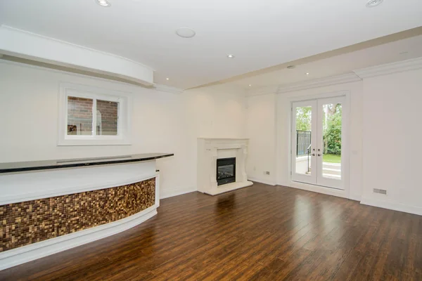 Joicey Boulevard: Lower-level room with fireplace and curved bar counter