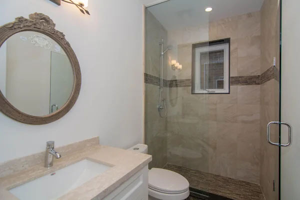 Joicey Boulevard: Bathroom with glass shower and rectangular stone basin