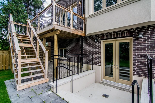 Joicey Boulevard: Timber deck stairs beside the lower-level entrance
